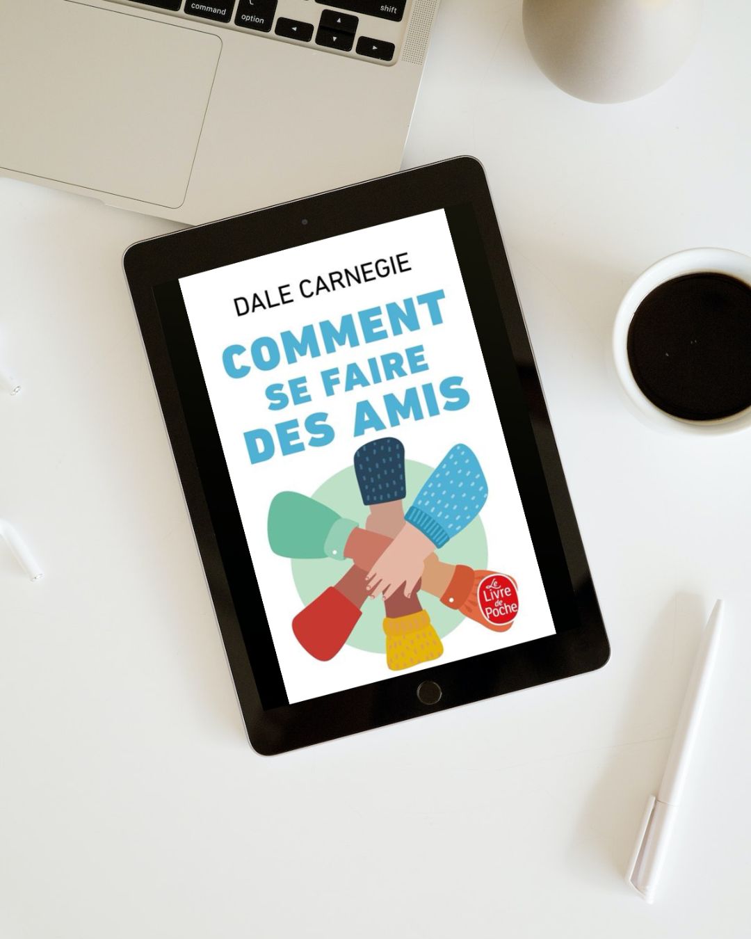 Optimisez vos relations et influencez positivement votre carrière avec les conseils intemporels de Dale Carnegie.