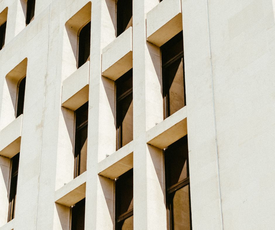 Découvrez comment le dispositif Loc’Avantages vous permet de réduire vos impôts jusqu’à 65 % en louant votre bien à un prix abordable.
